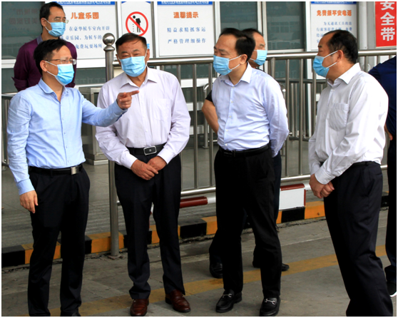 省交通運輸廳黨組書(shū)記、廳長(cháng)章義來(lái)到集團公司阜陽(yáng)長(cháng)途汽車(chē)中心站檢查安全生產(chǎn)工作